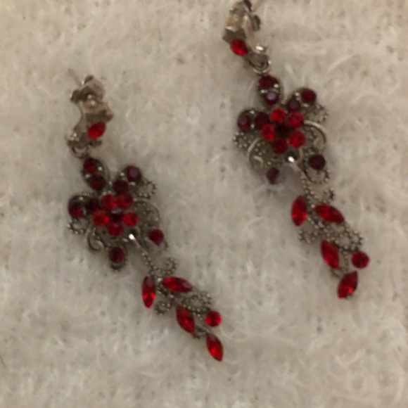 Earings - Picture 3 of 3